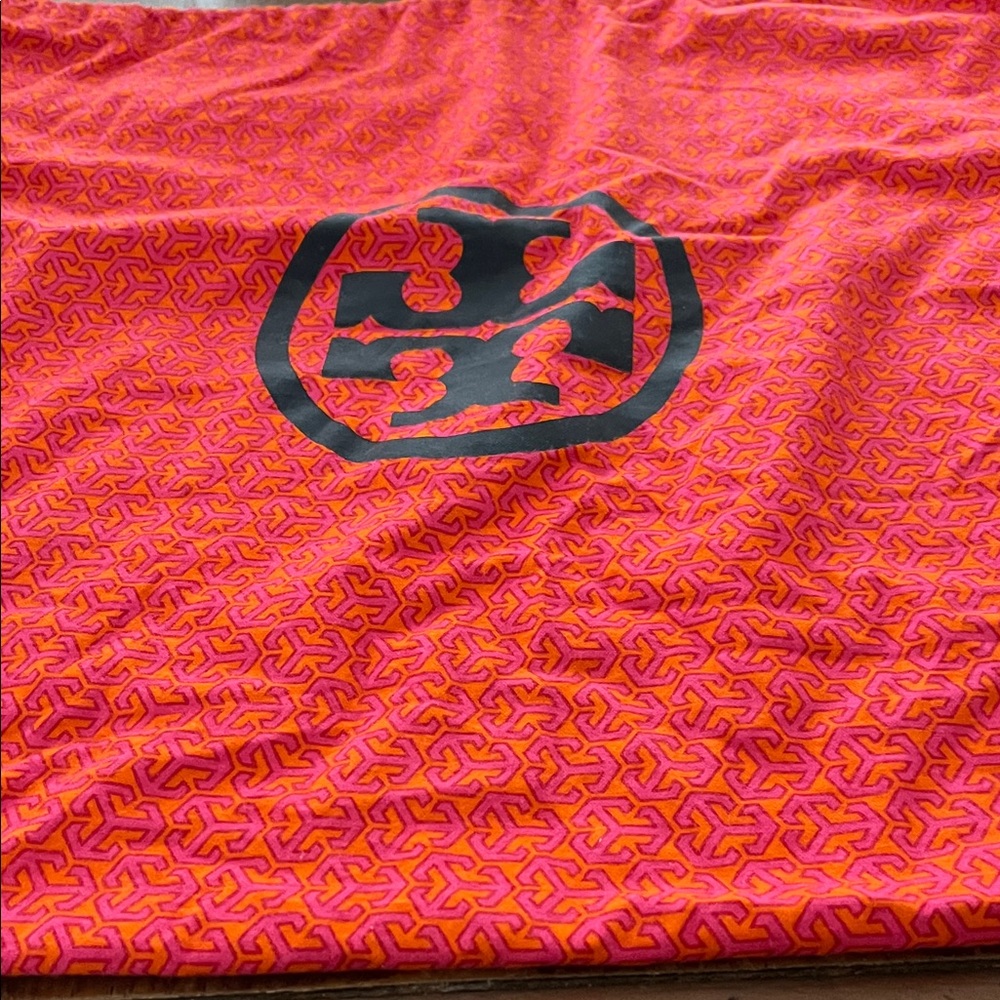 Large storage for handbags  in perfect condition gucci tory burch micael kors